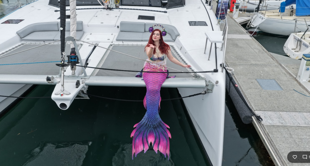 Unique Entertainer Mermaid Boat show sydney